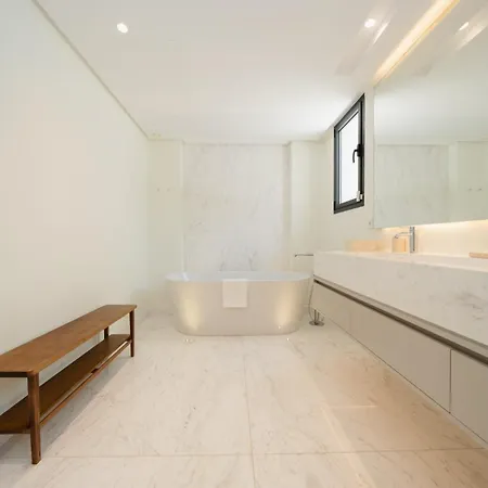 Casa Del Mar, By The Beach, Heated Pool, ماربيا