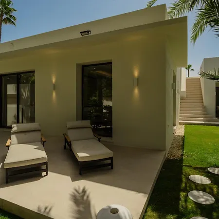Casa Del Mar, By The Beach, Heated Pool, Marbella