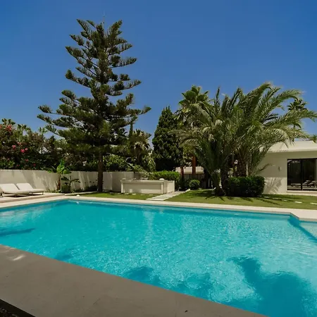 Casa Del Mar, By The Beach, Heated Pool, Villa Marbella