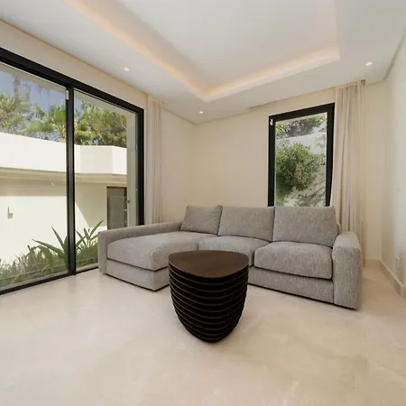 Casa Del Mar, By The Beach, Heated Pool, Marbella